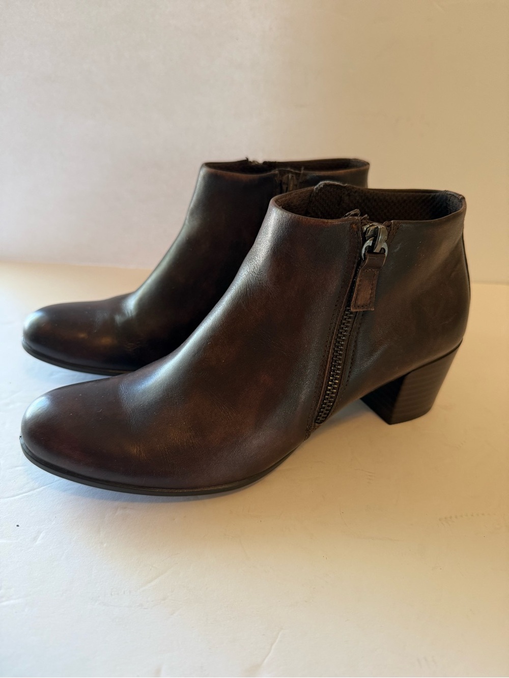 Ecco Dark Brown Leather Ankle Booties with Side Zip Size 39